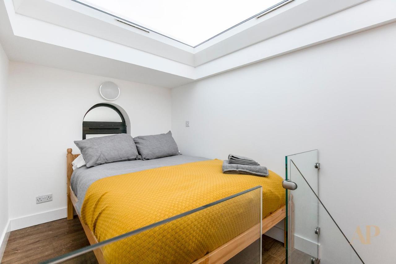 Split Level Studio Apartment In Camden Лондон Екстериор снимка