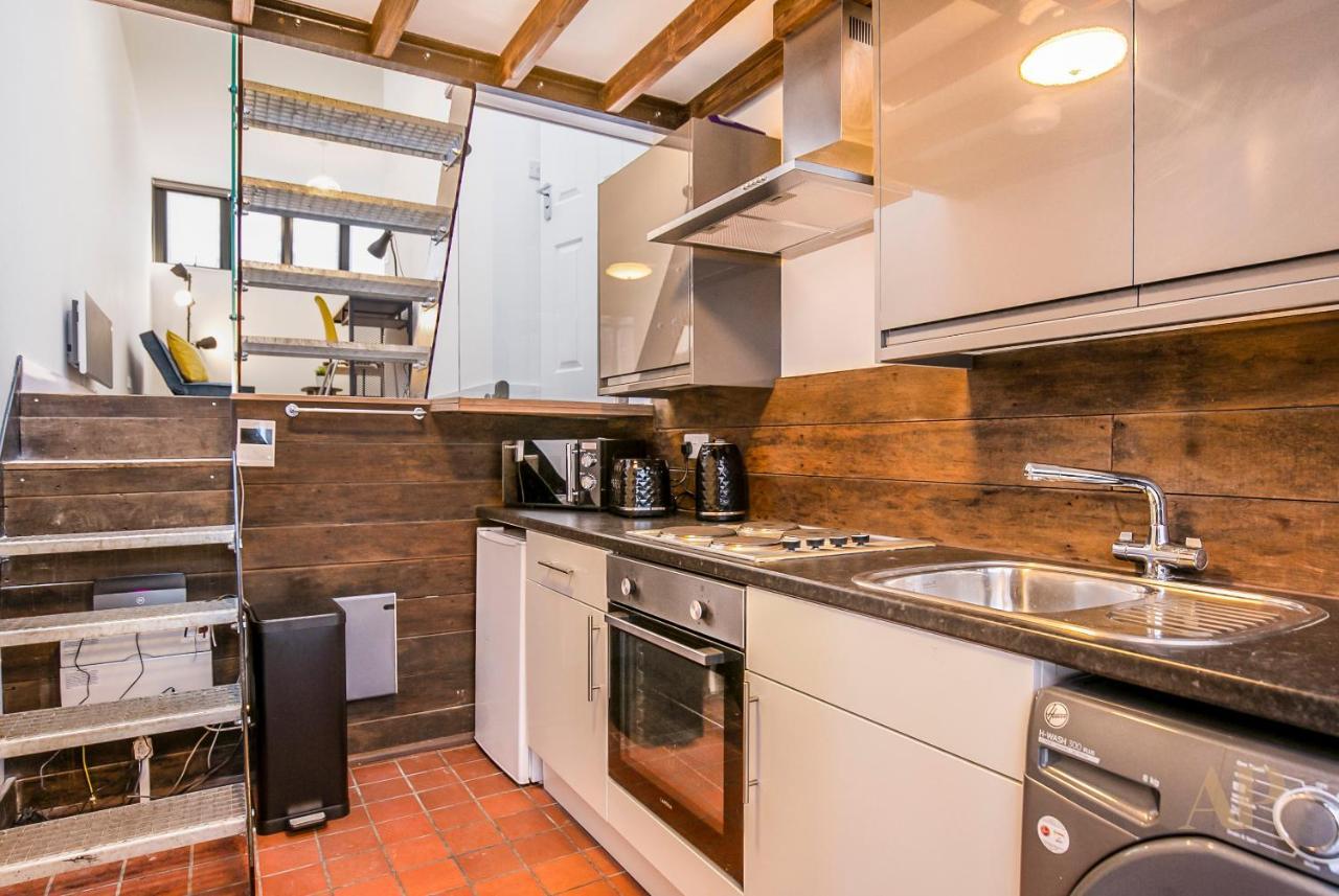 Split Level Studio Apartment In Camden Лондон Екстериор снимка