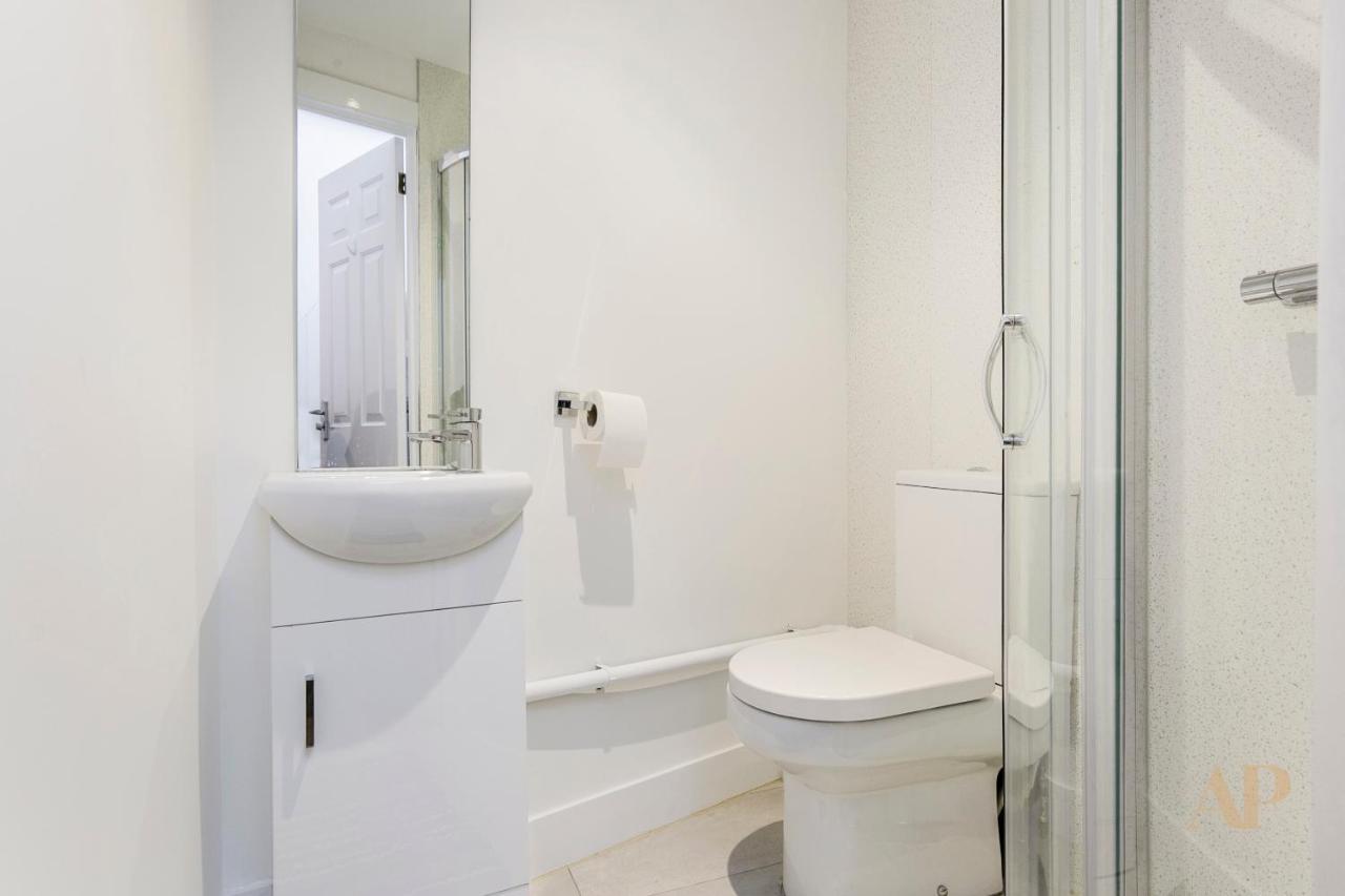 Split Level Studio Apartment In Camden Лондон Екстериор снимка